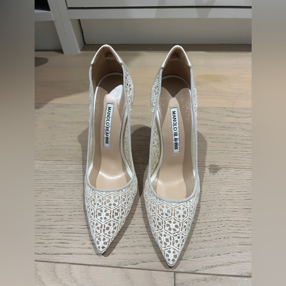 Manolo blahnik white lace heels size 34.5